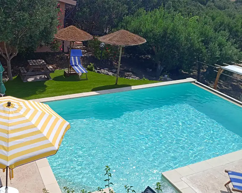 Piscina privata del B&B Peonia Sun Light