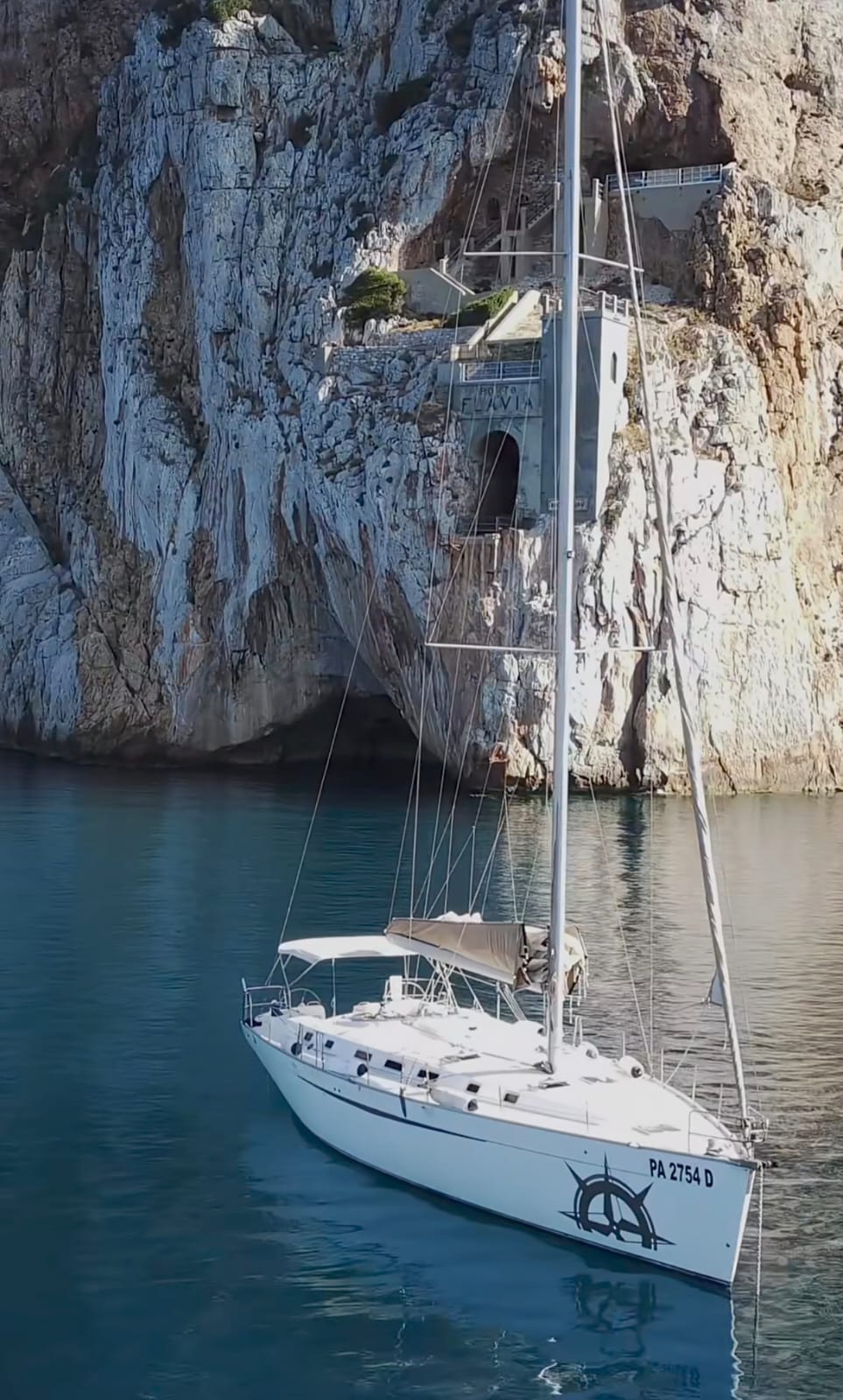 Escursione in barca a vela nel Sulcis con Sulcis Sail Charter